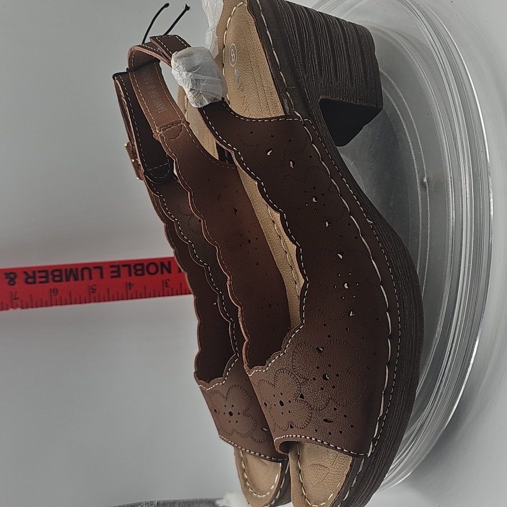 K New Patrizia Wedge Sandals Brown W/ Gold Buckles Sandal Summer Sz 8 - Picture 5 of 11